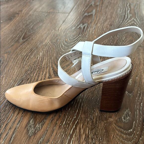Clarks Tan and White Heels with Chunky Block Heel - Picture 5 of 11